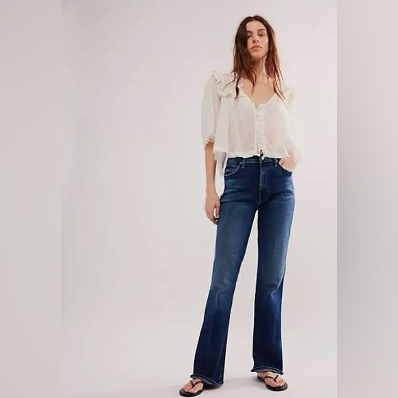MOTHER Denim - Mother The Desperado Flare in C’est la vie